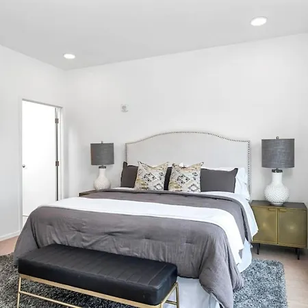 Penthouse River View Walk Downtown, Garage Parking